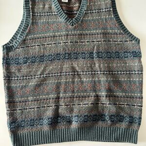 LL Bean men’s c neck vest